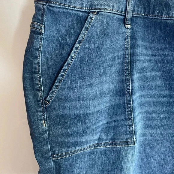 Lane Bryant  Girlfriend Mid‎ Rise Jean Shorts  Women's Plus Size 28 GUC! 0105 - Picture 2 of 9